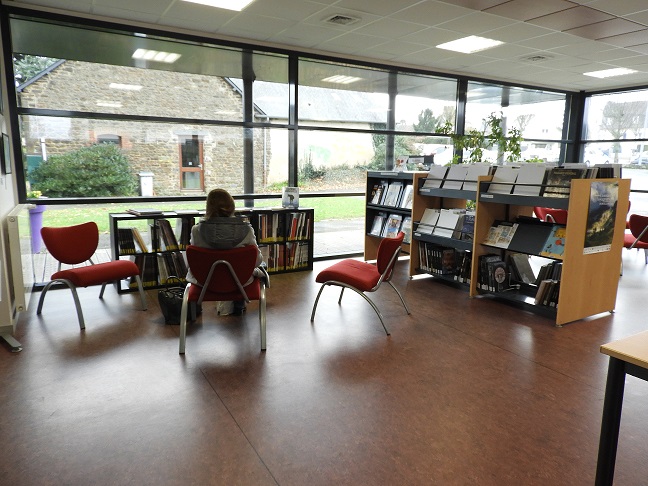 photo biblio tinteniac interieur baie vitree